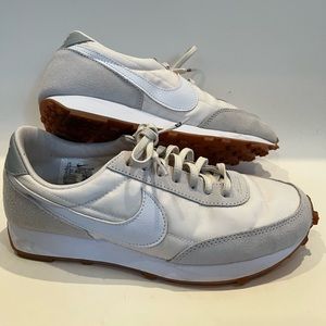 Nike Daybreaks women’s 7.5 white/white
